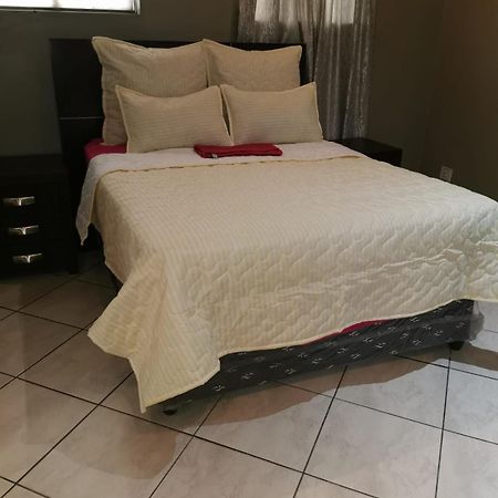 Ebony Guest House Pretoria Exterior foto