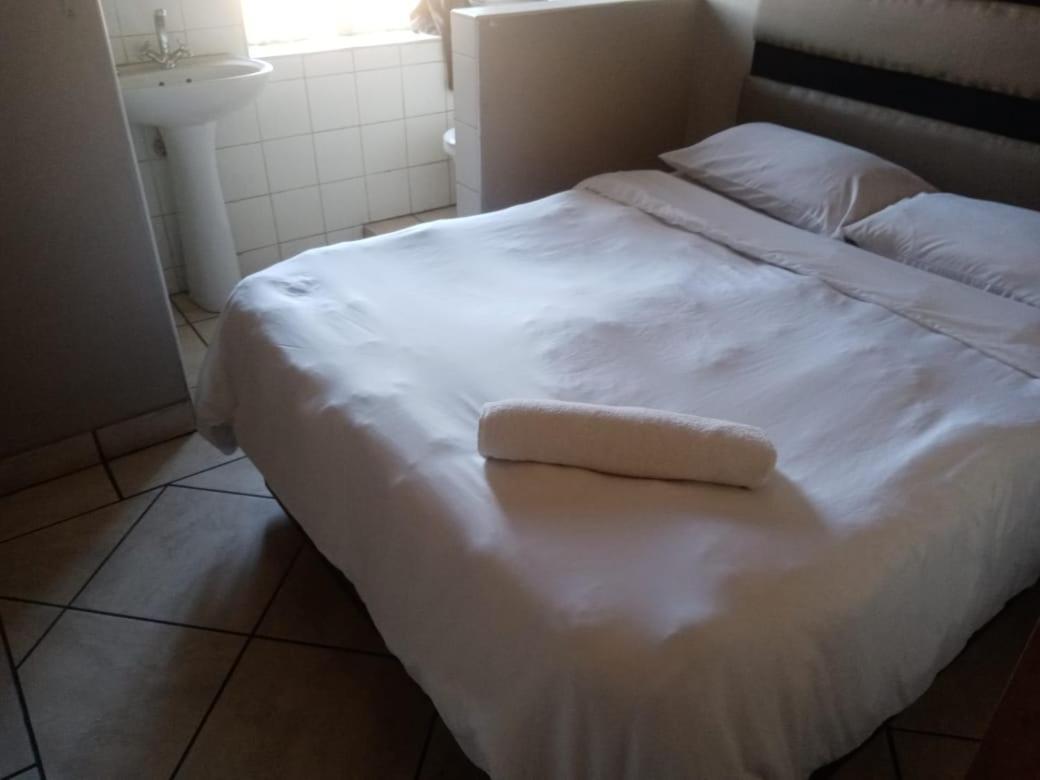 Ebony Guest House Pretoria Exterior foto